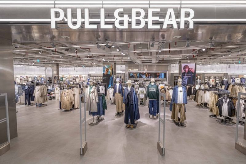 Pull&amp;Bear khai trương: Vũ trụ thời trang đa sắc giữa lòng Thủ đô Hà Nội