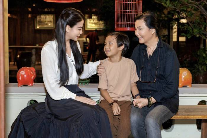 Truong Ngoc Anh cung DV Uy Nhan va DV Kieu Chinh an toi sau ngay dien thu 1