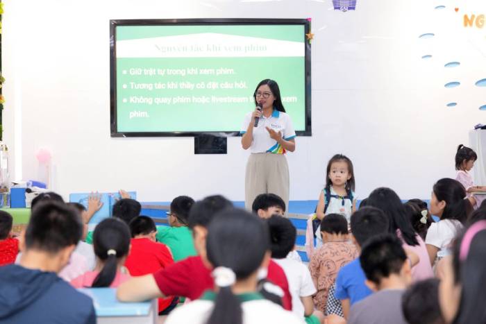 Hoat đong xem phim va tu tay lam nhung thi nghiem khoa hoc tu Inspire Schools - He thong truong Khai Nguyen