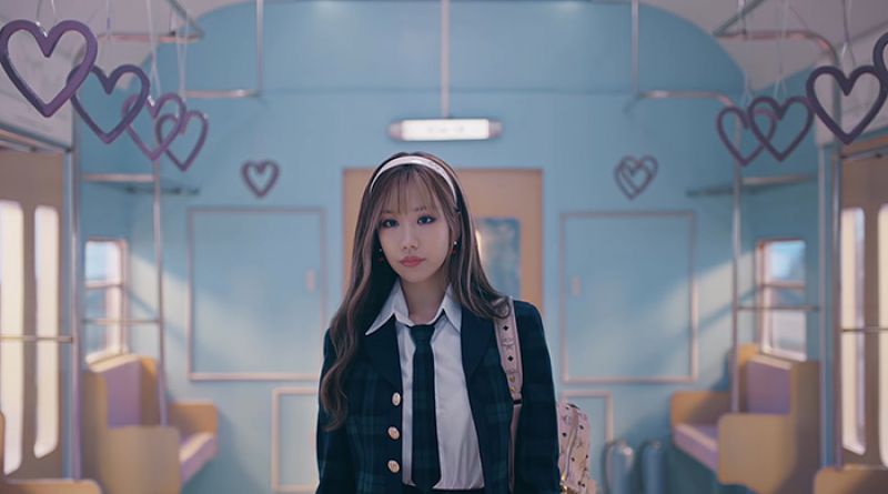 Min chạy xuy&ecirc;n qua chuyến t&agrave;u thời gian trong tiếng nhạc căng thẳng, MV mới sẽ rất drama?