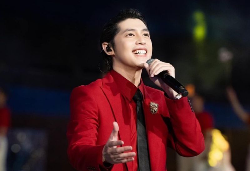 Noo Phước Thịnh t&aacute;i hiện lại c&aacute;c bản hit một thời tr&ecirc;n s&acirc;n khấu chung kết "Anh trai vượt ng&agrave;n ch&ocirc;ng gai"