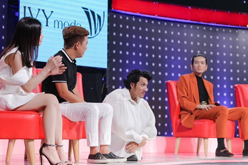 Trấn Th&agrave;nh &ldquo;tố&rdquo; Li&ecirc;n Bỉnh Ph&aacute;t mượn &aacute;o của H&agrave; Hồ tham gia "Giọng ải giọng ai"