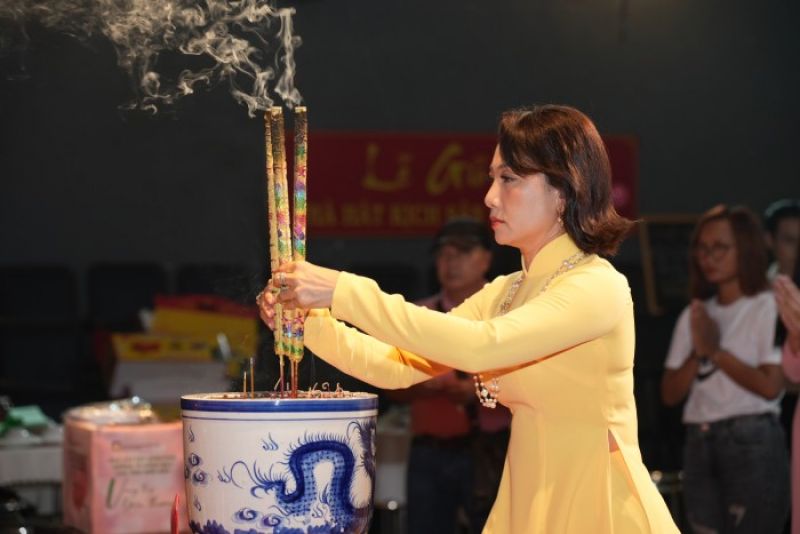 S&acirc;n khấu 5B chung tay c&ugrave;ng đồng b&agrave;o miền Bắc ủng hộ b&atilde;o lụt