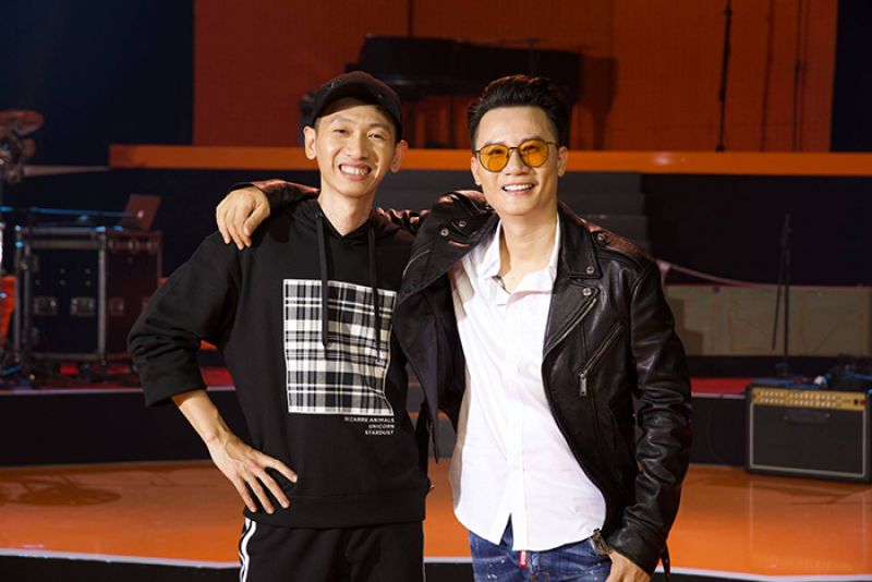 Ho&agrave;ng B&aacute;ch giới thiệu MV "Chạm v&agrave;o vinh quang" phi&ecirc;n bản mới đồng h&agrave;nh c&ugrave;ng U23 Việt Nam