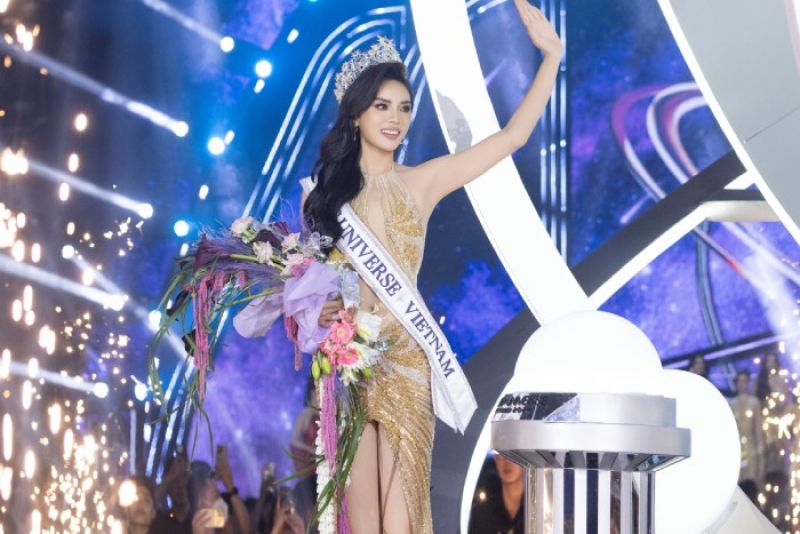 Hoa hậu Nguyễn Cao Kỳ Duy&ecirc;n d&ugrave;ng tiền thưởng để ủng hộ đồng b&agrave;o miền Bắc vượt qua thi&ecirc;n tai