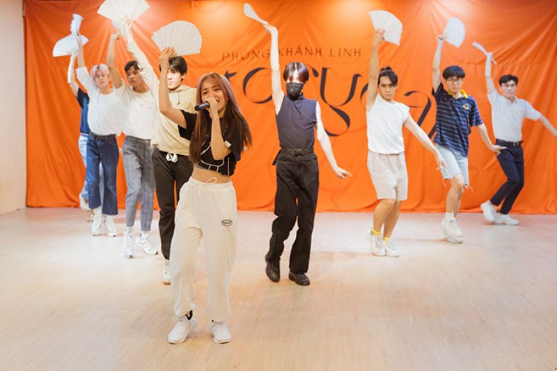 Trước giờ G, showcase quảng b&aacute; album tiền tỷ của Ph&ugrave;ng Kh&aacute;nh Linh sold-out to&agrave;n bộ v&eacute;