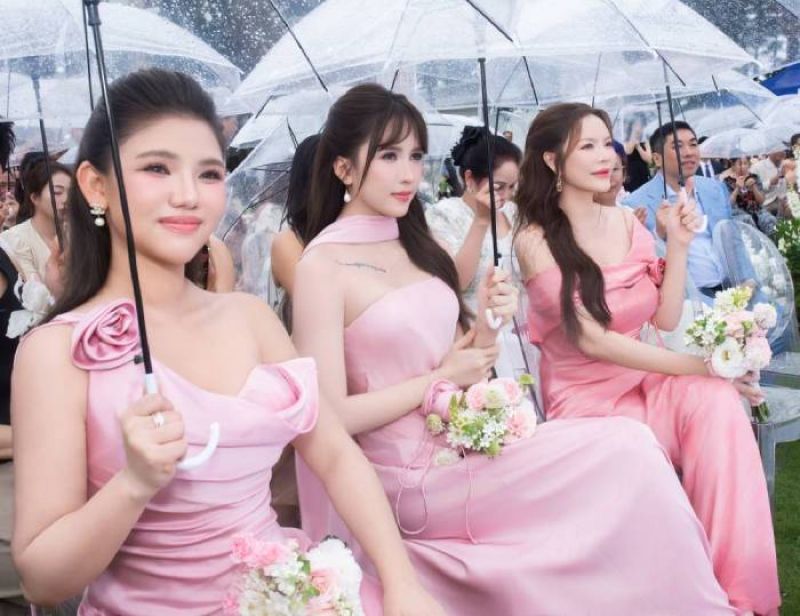L&yacute; Nh&atilde; Kỳ l&agrave;m d&acirc;u phụ trong đ&aacute;m cưới Hồ Quỳnh Hương