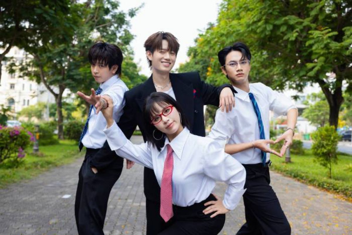 Hồ Đ&ocirc;ng Quan mang hội bạn th&acirc;n &ldquo;đại n&aacute;o&rdquo; sản phẩm &acirc;m nhạc đầu tay