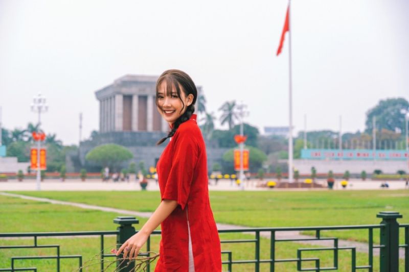 &Aacute; hậu Hoa Đan y&ecirc;u kiều trong t&agrave; &aacute;o d&agrave;i Tết