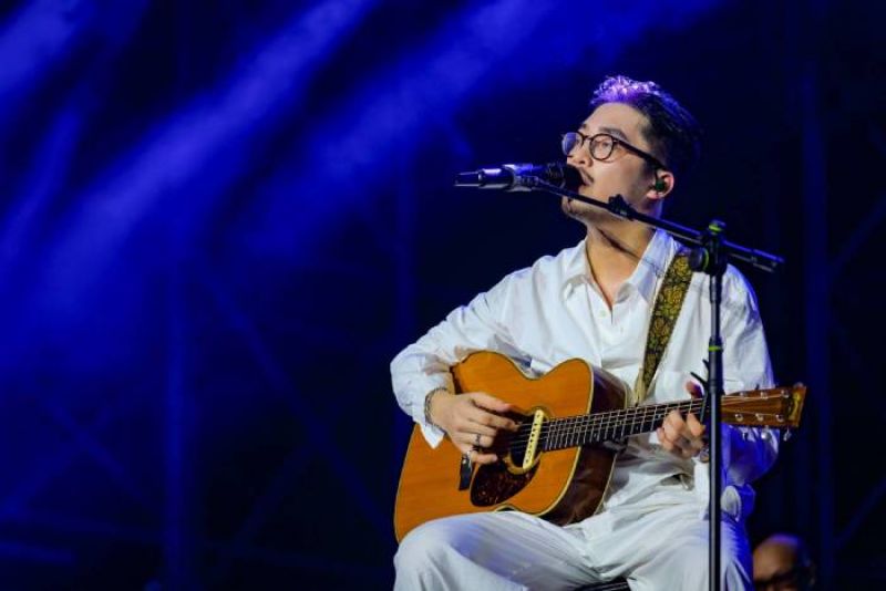 Vũ. ph&aacute;t h&agrave;nh concert film v&agrave; c&ocirc;ng bố tour diễn tiếp theo ở nước ngo&agrave;i