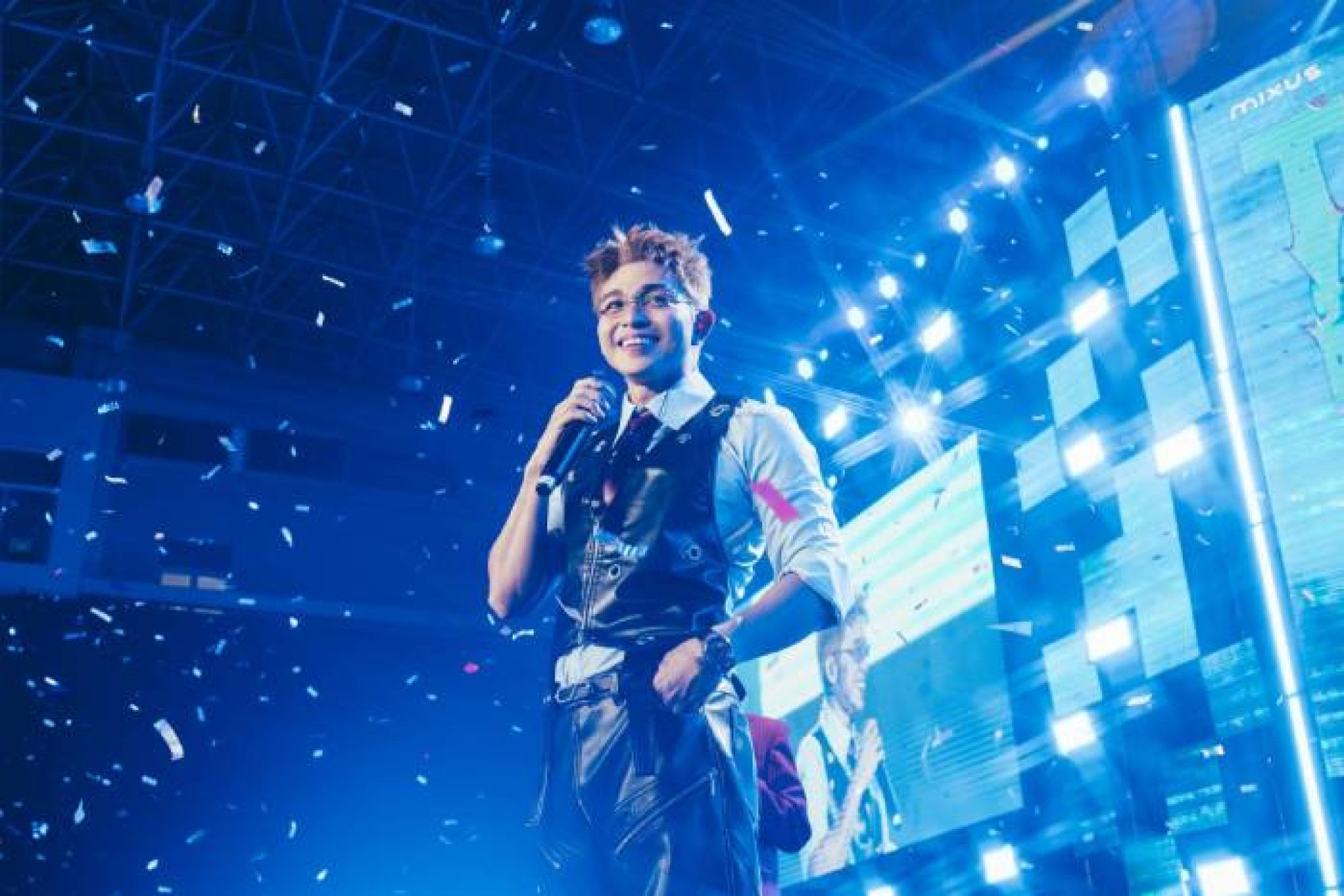 Tr&igrave;nh diễn b&ugrave;ng nổ tại showcase J-UNZIP, Jun Phạm &lsquo;giải n&eacute;n&rsquo; phong c&aacute;ch &acirc;m nhạc mới