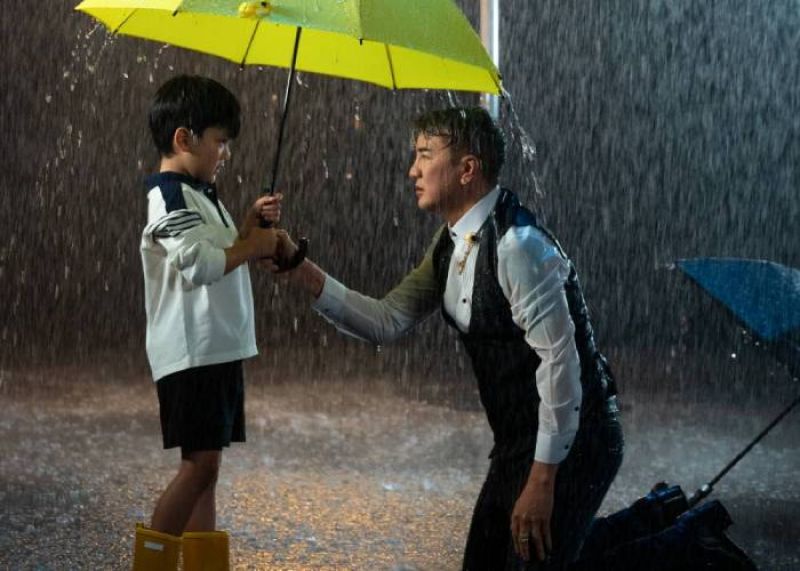 Bất ngờ kh&aacute;ch mời đặc biệt xuất hiện ph&uacute;t cuối trong MV mới của Đ&agrave;m Vĩnh Hưng