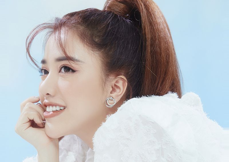 Ph&ugrave;ng Kh&aacute;nh Linh tung ca kh&uacute;c được y&ecirc;u th&iacute;ch nhất album mừng sinh nhật