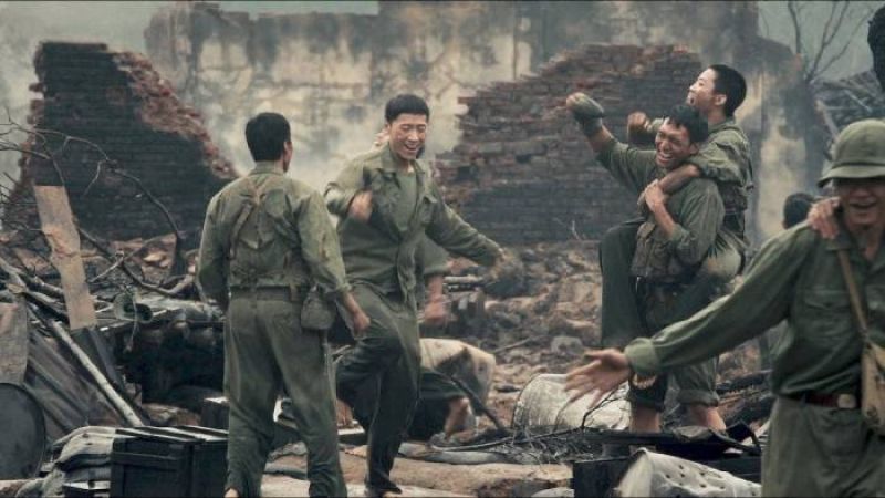 &ldquo;Mưa đỏ&rdquo; c&aacute;n mốc doanh thu 100 tỷ chỉ sau 3 ng&agrave;y c&ocirc;ng chiếu, lập kỷ lục cho ph&ograve;ng v&eacute; Việt
